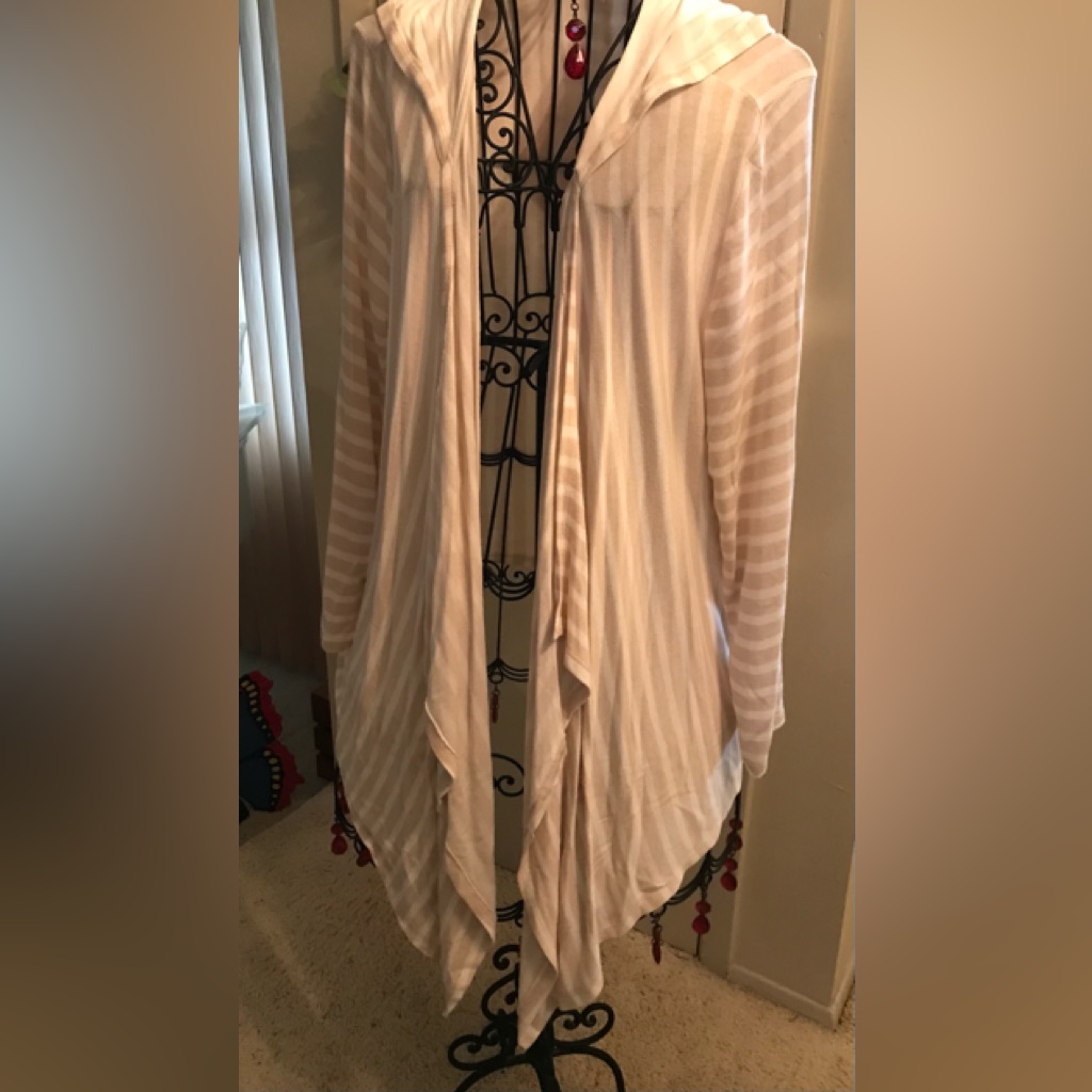 Style And Company Hooded Causal Light Weight Sweater Xl. Tan/White